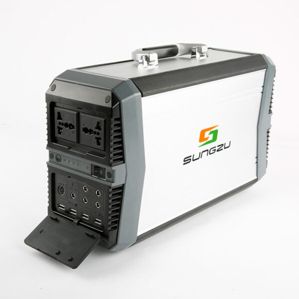 240 volt portable SKA500 battery pack Solar Generator 732Wh