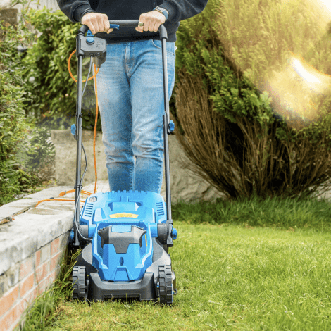 Hyundai 33cm 1300W Electric Lawn Mower, 11m Detachable Power Cable, 3 Heights & 30L Collection Bag | HYM3313E - Image 4